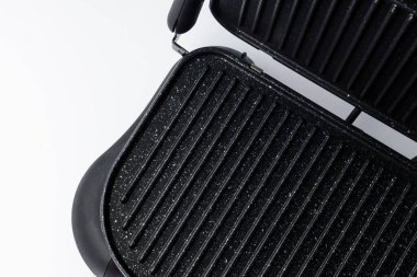 Ev kullanımı için elektrikli ızgara beyazda izole