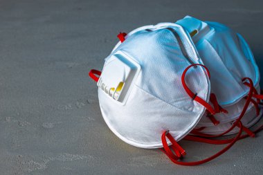 Kirliliğe ve enfeksiyonlara karşı koruyucu tıbbi yüz maskesi