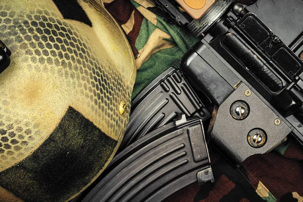 Khaki uniforme militar com munição de perto — Fotografia de Stock