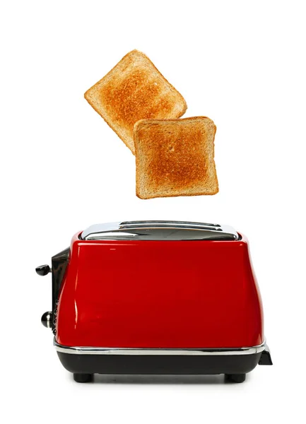 Twee toasten springen uit rode broodrooster tegen witte achtergrond — Stockfoto