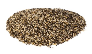 Beyaz üzerinde izole Chia tohumları yığını