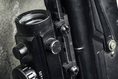 Rus otomatik tüfeği Ak-47 yakın plan, askeri silah.