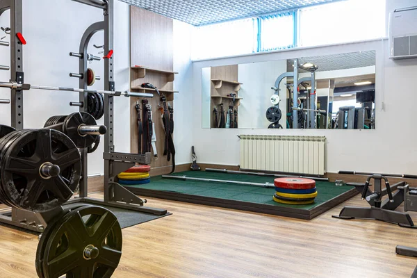 New sports equipment in a gym, nobody — Stock Photo, Image