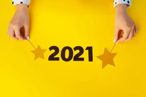 Koncepcja roku 2021. 2021 numery na papierowym tle, widok z góry — Zdjęcie stockowe