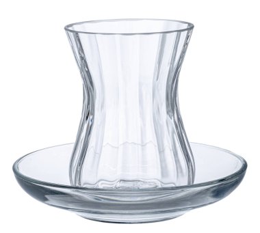 Beyazlar üzerinde izole edilmiş çay için cam bardak