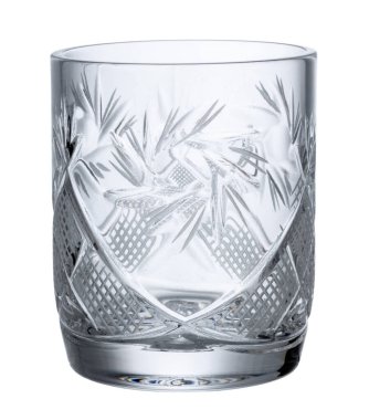 Beyaz arkaplanda izole edilmiş yeni boş bardak