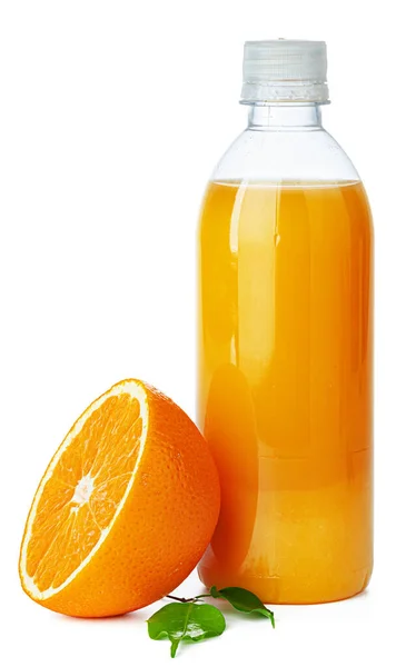 Botella de zumo de naranja fresco aislado en blanco —  Fotos de Stock