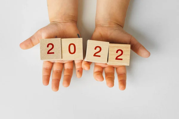 Έννοια του έτους 2022. 2022 αριθμοί σε έντυπη μορφή, προβολή από ψηλά — Φωτογραφία Αρχείου