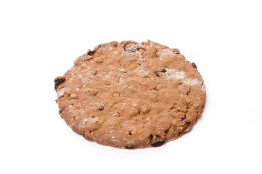 Bir yulaflı kurabiye beyaz üzerine izole edilmiş.