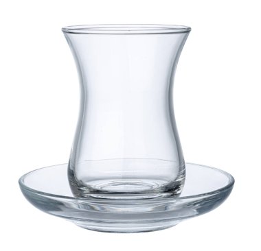 Beyazlar üzerinde izole edilmiş çay için cam bardak