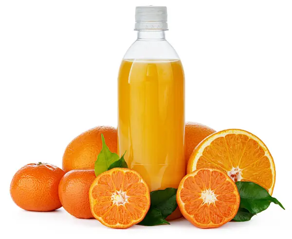 Flasche frischer Orangensaft isoliert auf weiß — Stockfoto