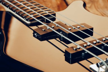 Elektro gitar klavyesinin fotoğrafını kapat
