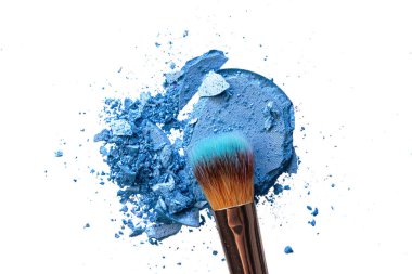 Göz makyajı için ezilmiş gözkapakları beyaza izole edilmiş.