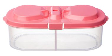 Boş plastik saklama kavanozu beyaza izole edildi