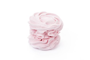 Beyaz arkaplanda izole edilmiş bir lokum keki.