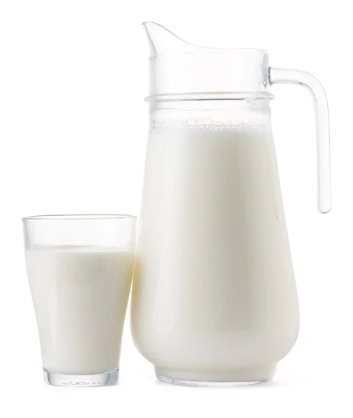 Glas und Tasse mit frischer Milch isoliert — Stockfoto