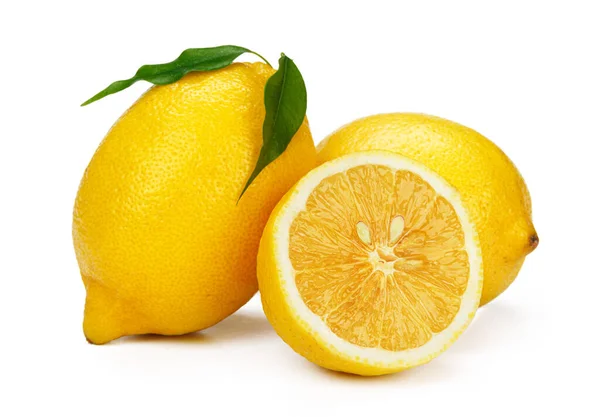 Tagliare fetta di limone isolato su sfondo bianco — Foto Stock