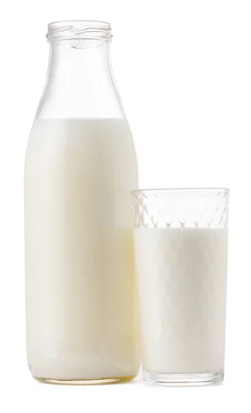 Glazen beker en fles verse melk geïsoleerd — Stockfoto