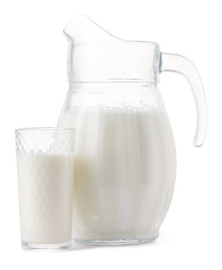 Cam kavanoz ve taze süt izole edilmiş.