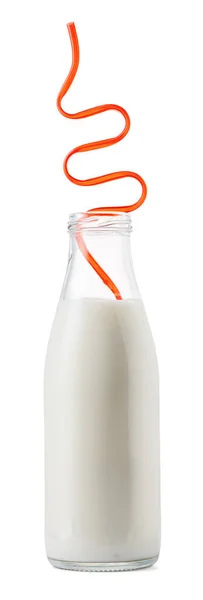 Glas Milch mit einem Strohhalm isoliert auf weiß — Stockfoto