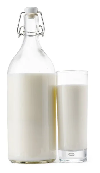 Bottiglia di latte di vetro chiuso isolato su sfondo bianco — Foto Stock