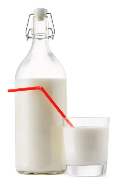 Butelka szklana i kubek świeżego mleka izolowane — Zdjęcie stockowe