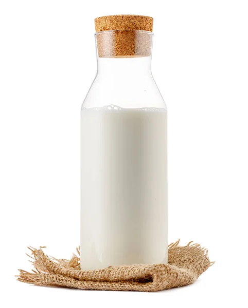 Κλειστή γυάλινη φιάλη γάλακτος που απομονώνεται σε λευκό φόντο — Φωτογραφία Αρχείου