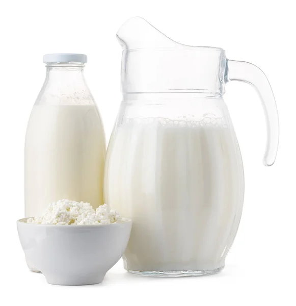 鲜奶产品、牛奶和在白色环境中分离的小牛肉 — 图库照片