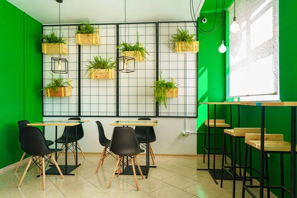 Café interior fundo com mesas e cadeiras — Fotografia de Stock