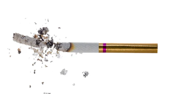 Cigarrillo ardiente aislado sobre fondo blanco de cerca —  Fotos de Stock