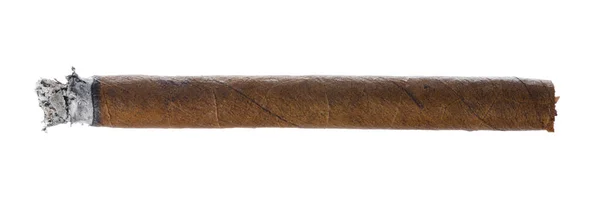Brinnande handrullad cigarr isolerad på vitt — Stockfoto