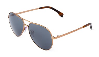 Beyaz arkaplanda izole edilmiş şık güneş gözlükleri, kapat