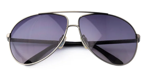 Stylowe okulary przeciwsłoneczne odizolowane na białym tle, zbliżenie — Zdjęcie stockowe