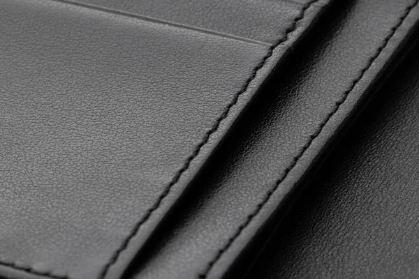 Handtasche aus schwarzem Leder isoliert auf weißem Hintergrund — Stockfoto