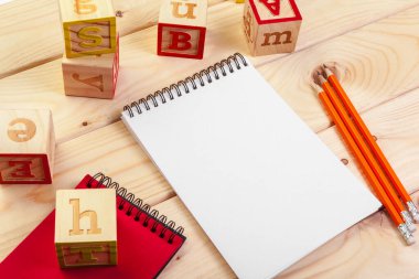 Kağıt not defteriyle alfabe alfabesi. Yüksek kalite fotoğraf