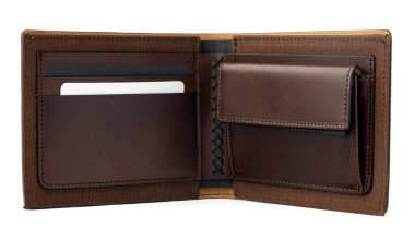 Kahverengi parlak cüzdan beyaz arka planda izole