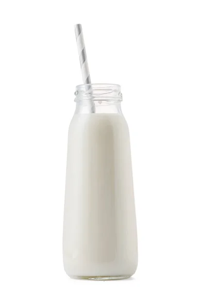 Copa de vidrio de leche con una paja aislada en blanco — Foto de Stock