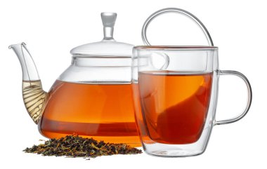 Cam çaydanlık ve cam bardak, beyaz üzerine izole edilmiş çay.