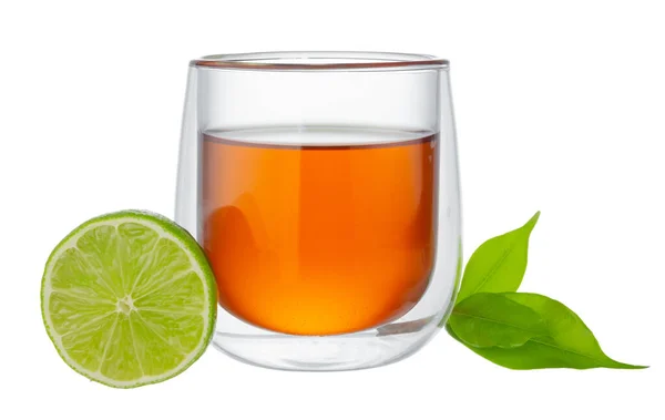 Copa de vidrio de té negro con bergamota aislada en blanco — Foto de Stock