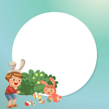 Küçük çocuk gülümseme avcılık dekoratif çikolata yumurta Paskalya tavşanı fırça altında kostüm kulakları ve kuyruğu, vektör çizim, bahar tatil eğlenceli, izole üzerinde beyaz, yumurta avcı için Paskalya sepeti