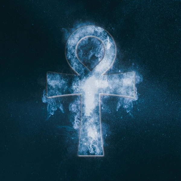 Ankh. Hayat bir sembolü. Ölümsüzlük sembolü. Soyut gece gökyüzü arka plan.