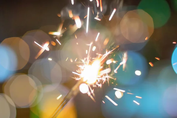 Sparkler Bokeh Kleurrijke Sparkler Nacht Achtergrond Met Een Sparkler — Stockfoto