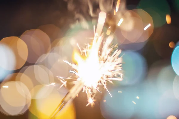 Sparkler Bokeh Kleurrijke Sparkler Nacht Achtergrond Met Een Sparkler — Stockfoto