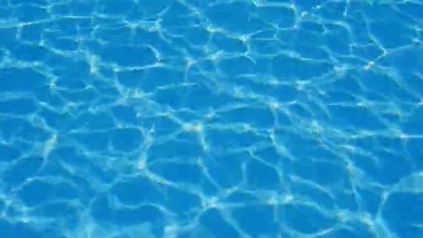 Πισίνα Νερό Αντανάκλαση Του Ήλιου Φόντο Νερό Κυμάτωσης — Αρχείο Βίντεο