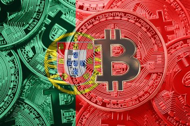 Bitcoin Portekiz bayrağı yığını. Bitcoin cryptocurrencies kavramı. BTC arka plan.