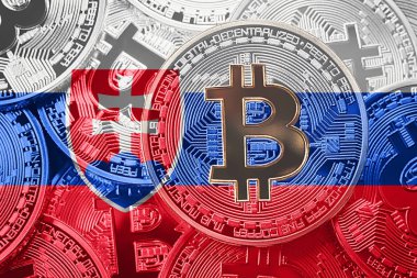 Bitcoin Slovakya bayrağı yığını. Bitcoin cryptocurrencies kavramı. BTC arka plan.