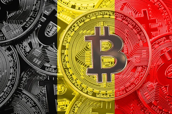 Bitcoin Belçika bayrağı yığını. Bitcoin cryptocurrencies kavramı. BTC arka plan.