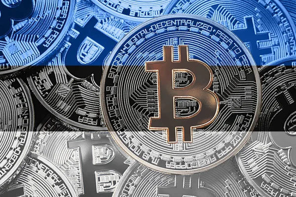 Bitcoin Estonya bayrağı yığını. Bitcoin cryptocurrencies kavramı. BTC arka plan.