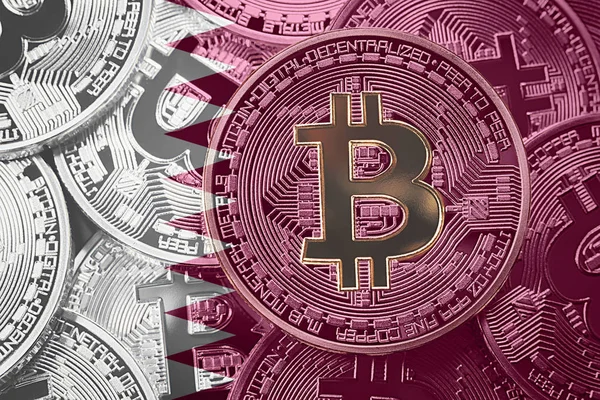 Bitcoin Katar bayrak yığını. Bitcoin cryptocurrencies kavramı. BTC arka plan.