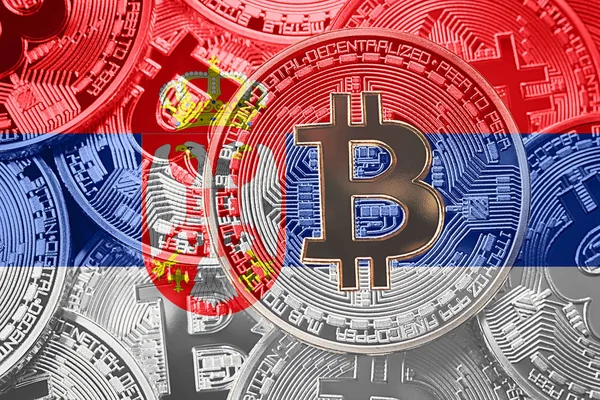 Bitcoin Sırbistan bayrağı yığını. Bitcoin cryptocurrencies kavramı. BTC arka plan.